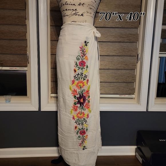 Embroidered Saronda Beach Cover-up - Picture 7 of 9